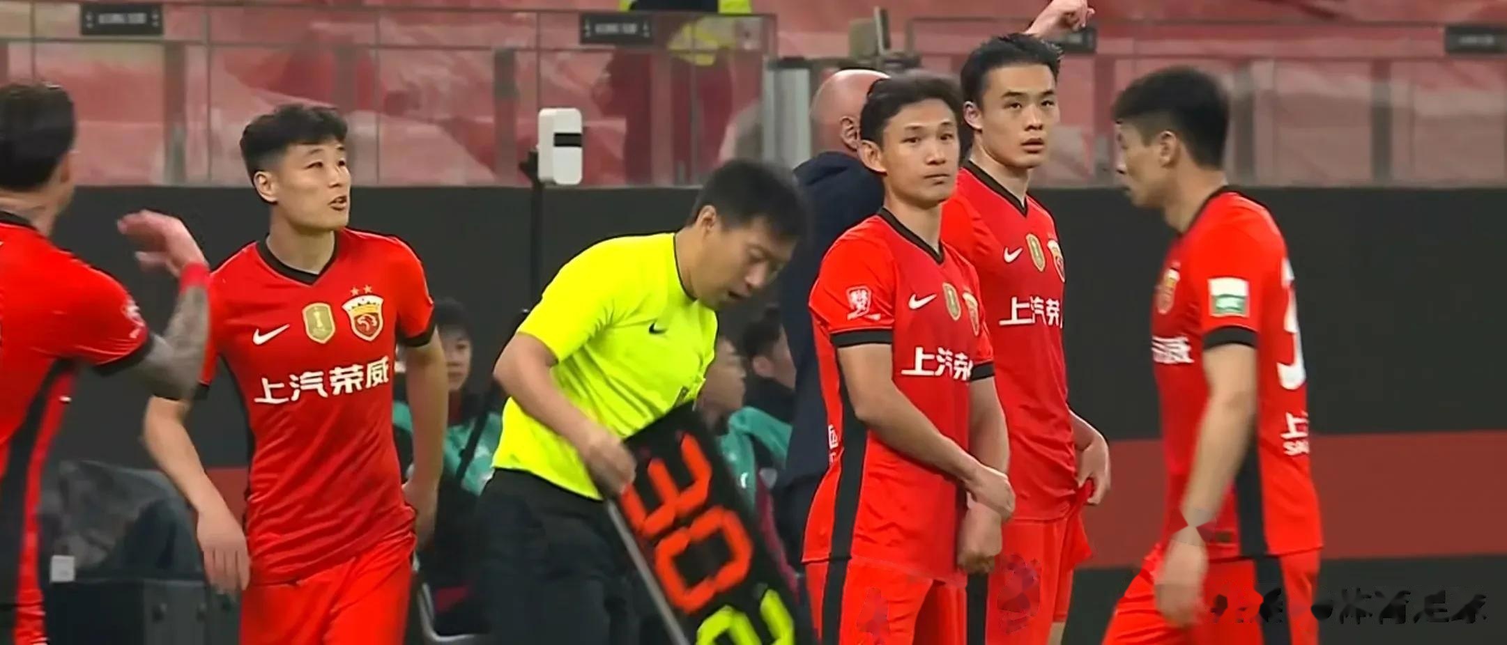乐鱼体育地址-上海海港成为本场最大亮点，中超瞬间破防，破门