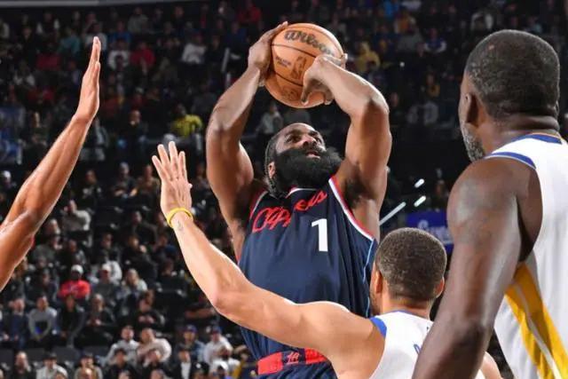 乐鱼体育官网-防线反击助球队连胜固守榜首