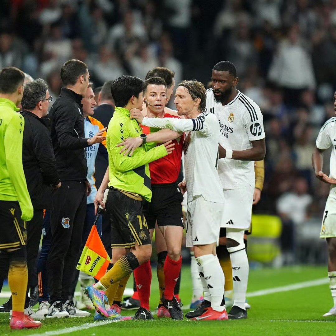 西班牙客场不敌瑞典，惨遭逆转