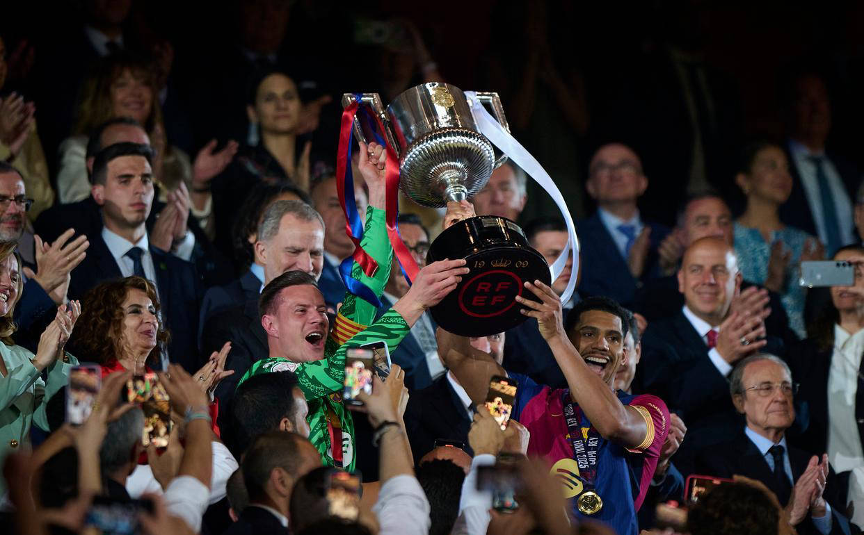 乐鱼体育官网app-阿贾克斯对阵巴塞罗那，谁能夺得胜利？的简单介绍