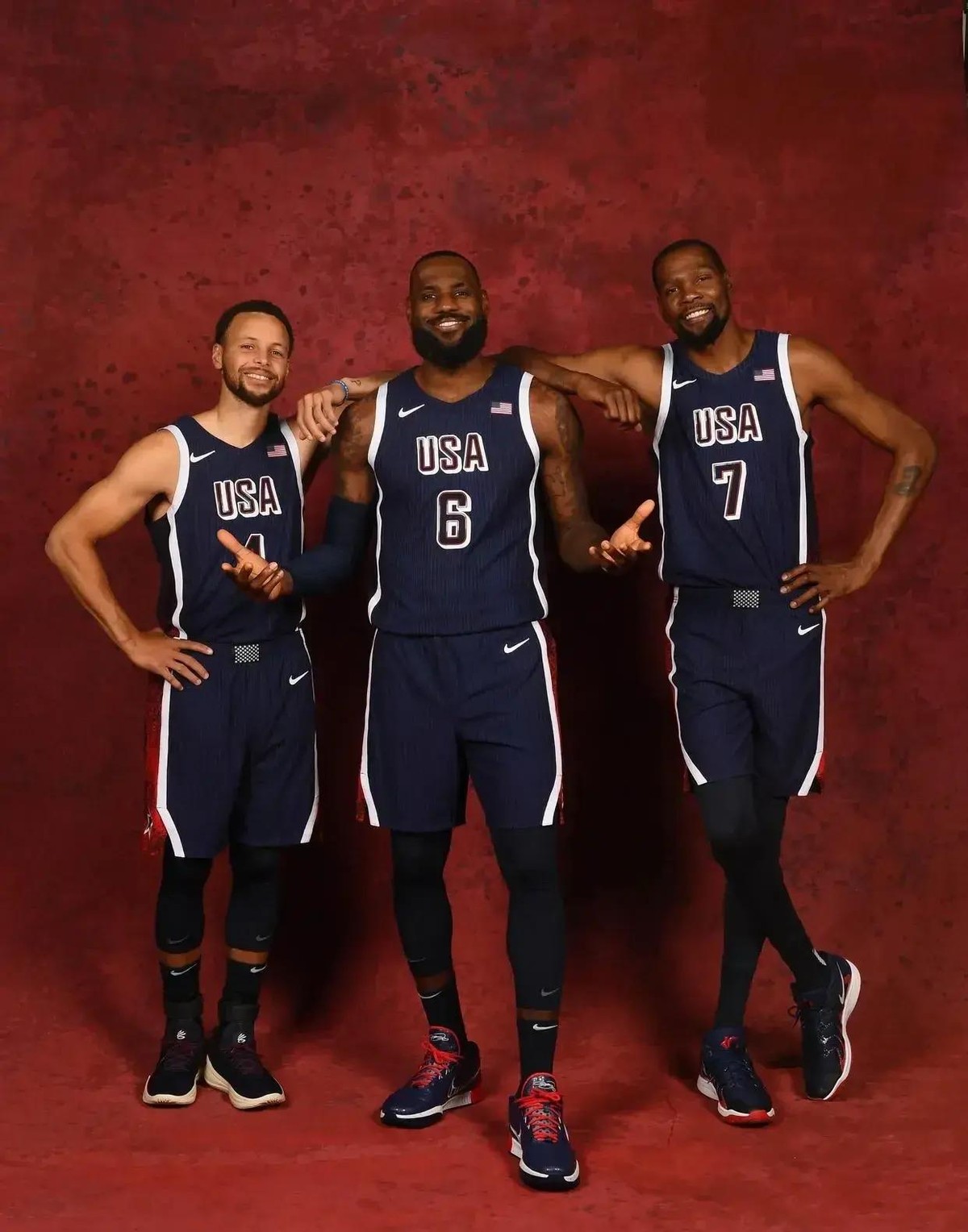 竞争激烈的篮球世界锦标赛，各队争夺战略激烈的简单介绍