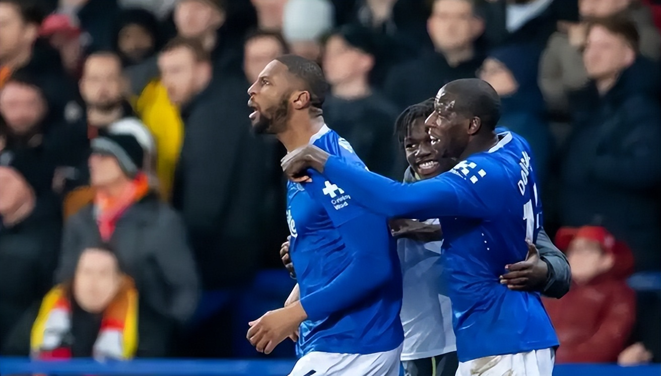 埃弗顿逆转升级，英超无弱旅