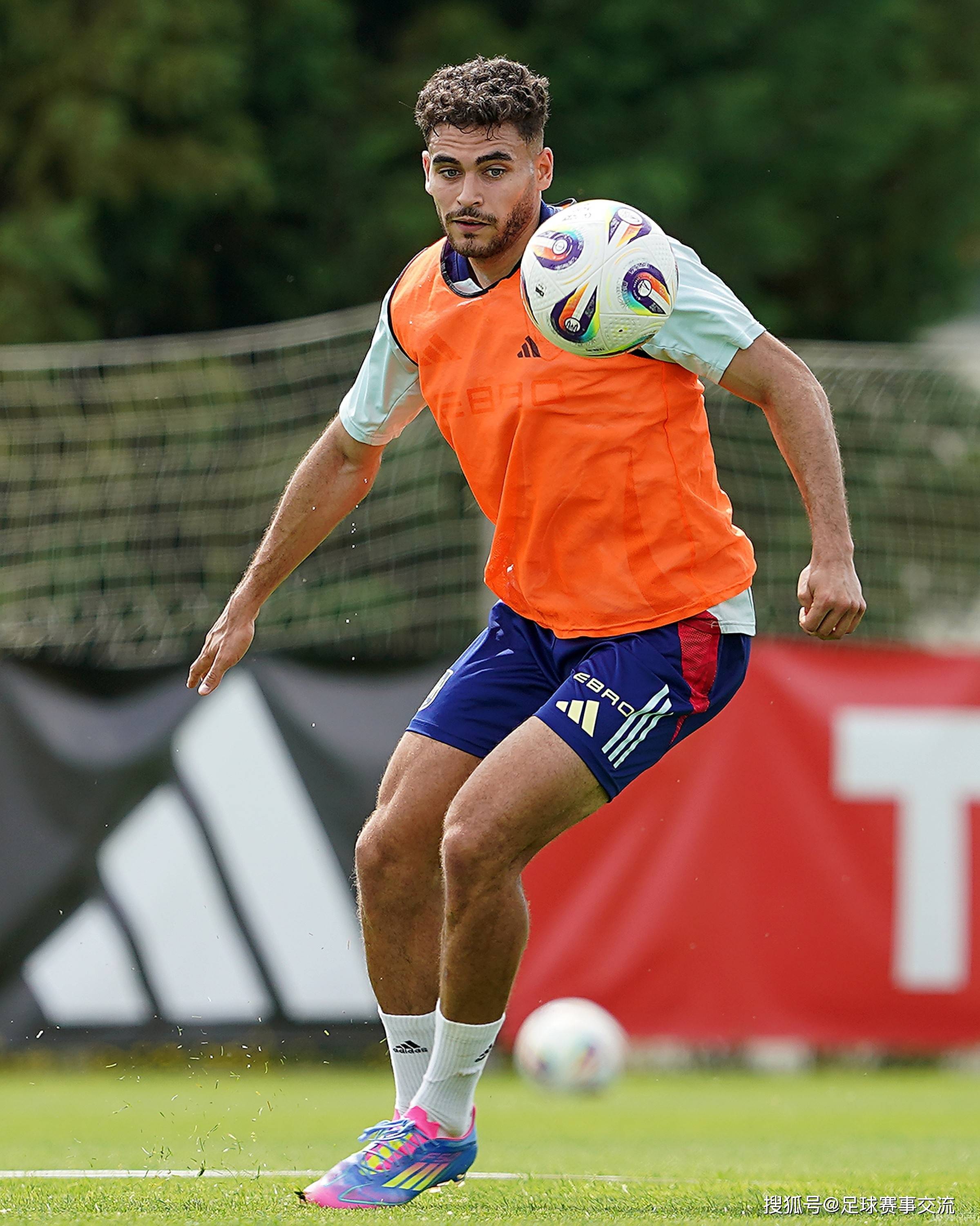 欧预赛热身赛打响，各国球队状态良好备战的简单介绍