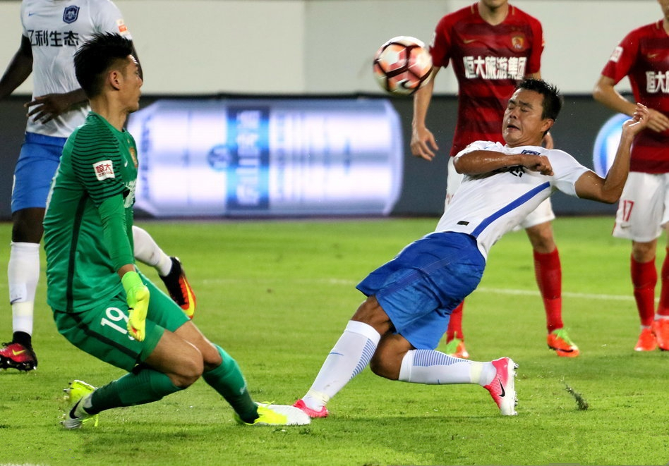 包含防守稳固：广州恒大零封深圳佳兆业，守住领先优势的词条